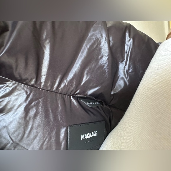 Mackage Madalyn Lustrous Down V Jacket Black - Picture 14 of 14